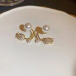 Pearl Zircon Korean Flower Earrings, Elegant Floral Design - Image 3