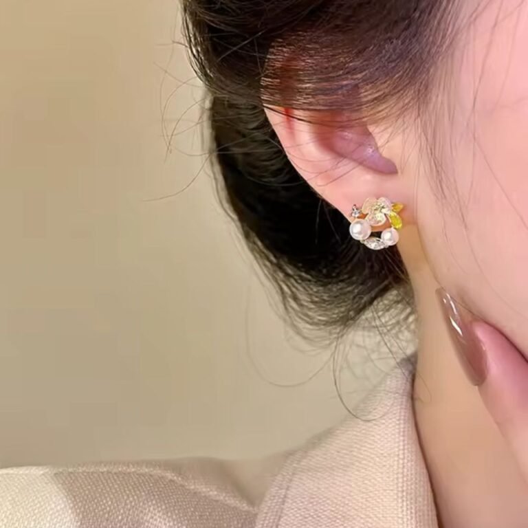 Korean Leaf Sparkling Pearl Earrings 1